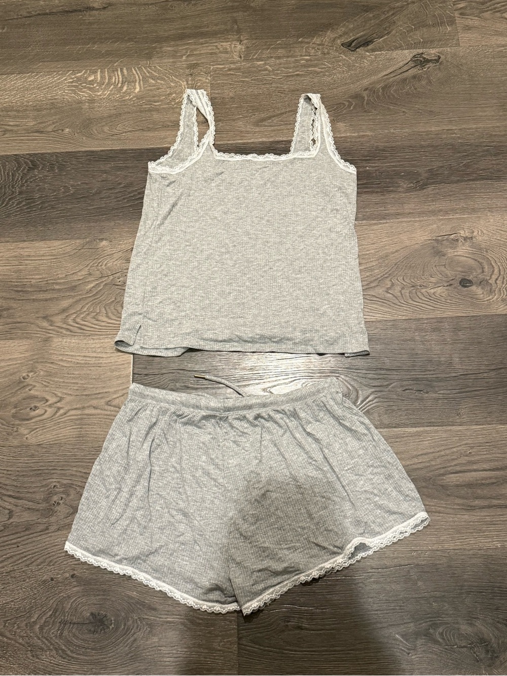 Honeydew Lace Lounge set - Picture 4 of 5